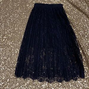 Lace pleated skirt